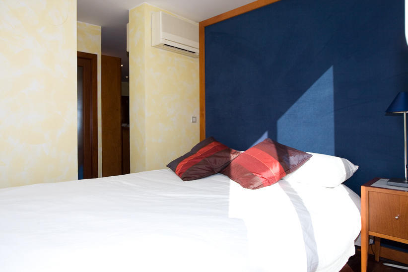 Gaudi Views Apartment Барселона Номер фото