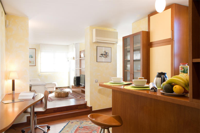 Gaudi Views Apartment Барселона Номер фото